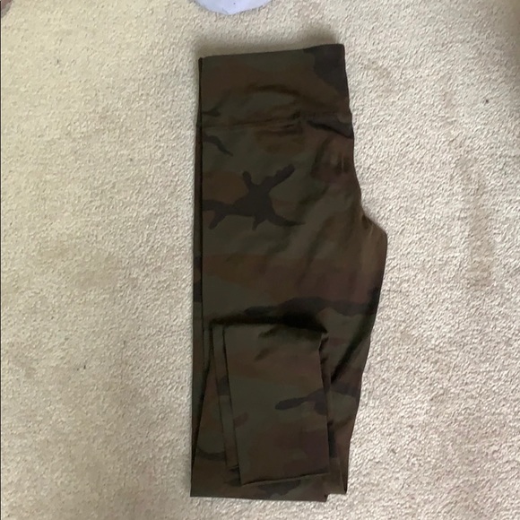 Pants - Small camo leggings